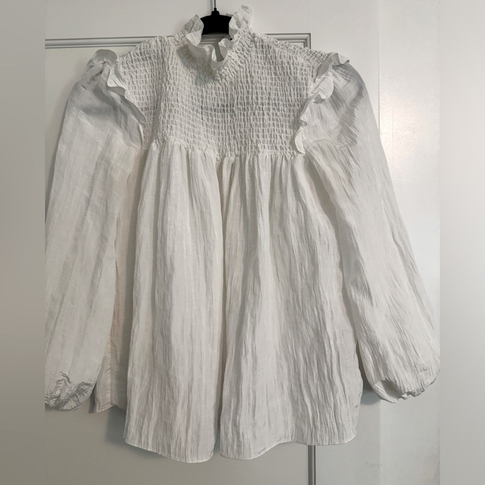 French connection white crinkled smocked top. Perfect condition. Great for work